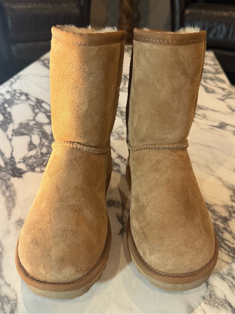 UGG Australia Classic Short Boots Chestnut Brown Suede Women’s Size 4